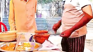 মুরুব্বি যখন দাওয়াত খেতে যায়