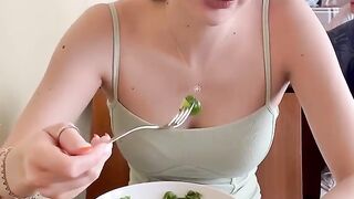 _ЕЕ РЕАКЦИЯ