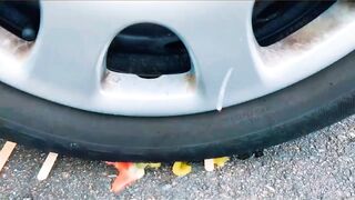 Esmagando Coisas Crocantes e Macias de Carro! - EXPERIMENTO: MELANCIA VS CARRO