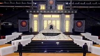 ৫ বিলিয়ন ডলার জেতার লড়াই ????