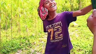 পথে পথে হাসি মেখে গান