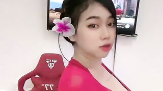 Baju merah jangan sampe lolos bang, coblos terus????