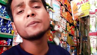 রাস্তায় হেঁটে ফিরে একা
