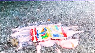 Experimentos esmagadores! Carro vs Coisas Crocantes e Macias! Coca-Cola, Fanta, Mirinda, Mnt Dew 21
