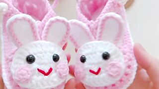 Knitting baby shoes