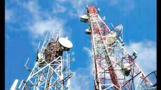 A man climbed a mobile tower in front of Islamabad Club