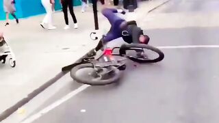 Friends see the video thare what happened