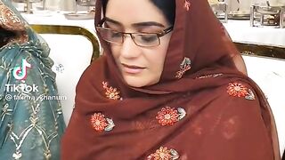 very funny ????????Pakistani woman in waleema ????????????not miss end beat