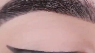 Eye makeup hack