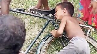 ছেলেটার কি অবস্থা ছেলেটার কি অবস্থা #Bangladesh #foryou