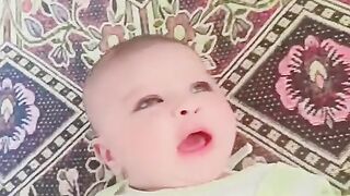 Cute baby ????
