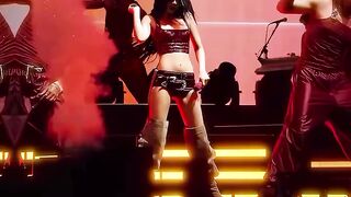 WHOOOOO WANNA ROCK WITH JENNIE AT COACHELLA SEE YOU AGAIN AT WEEKEND 2!#JENNIE