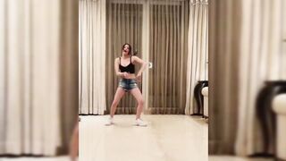 Indian Girl Avni Soni Dance