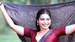 তোমাকে নিয়েই পৃথিবী