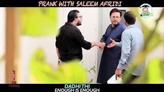 |_Celebrity_Funny_Prank_|_Fun_With_Saleem_Afridi_By_|_Nadir_Ali_|_Asim_Sanata_In_|P4_Pakao