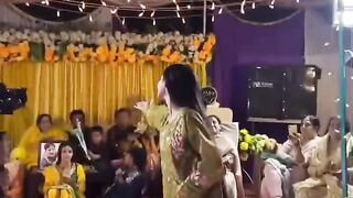 Mera Dil Ye Pukare Aaja????-- Bheega Bheega Hai Sama Dance Video Best Dance