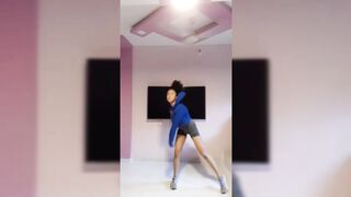 Indian Girl Shreya Maste Dance