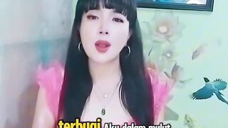 Gaun Merah ????