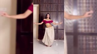 Indian Girl Anushka Gupta Dance