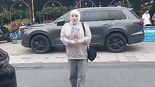 مطعم اكل شرقي في الصين انما ايه حكاااية