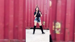 Indian girl Mahira Chaurasia Dance