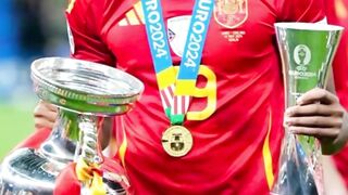 Spanyol merajai sepak bola Eropa?????????