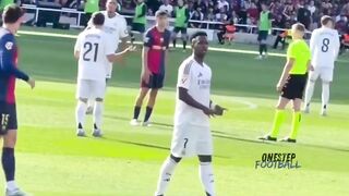 Padahal tim nya lagi di obok" masih sempet nya ????