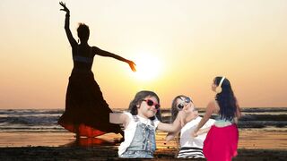 Dancing Dolls