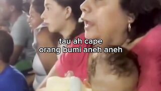 Nenek dan Bayi Lucu