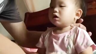 孩子很固执。