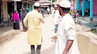 মসজিদ থেকে যখন জিলাপি নিয়ে খাইতে ছিলাম