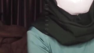 Desahanya bikin terngiang-ngiang