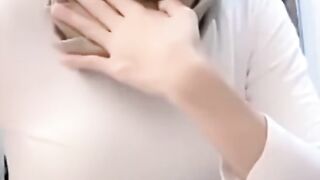 pamer payudara besar