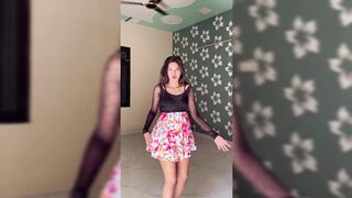 Indian Girl Anushka Gupta Dance