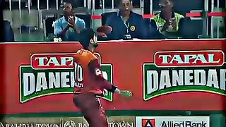 1 hand catch by haris rauf