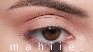 Silver glitry eyes makeup