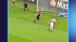 Neuer Bukan Hanya Penjaga Gawang