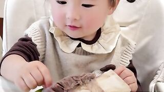Eating beby ????‍♀️????‍♀️????‍♀️????‍♀️