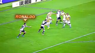 Ronaldo's skill in dribbling ???? #ronaldo #shorts #football #cristianoronaldo #viralvideo.