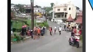 Kecelakaan Maut Isuzu Elf di Tawangmangu, 5 Tewas, 14 Wisatawan Terkapar