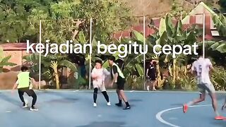 ga tanggung jawab ya kalau ketawa sampai sakit perut wkwkwk