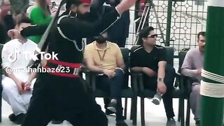 Pakistan ki foog sa India bhi dar kr bhaah gae ha