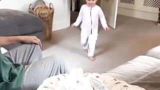 Cuteness overload! This toddler meeting her baby brother for the first time might be the most precious thing you’ll see today! #humankind