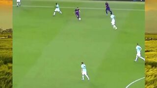 Saat Inter mencoba menghentikan Messi... tapi Messi tetap Messi. ????✨ #UCL #BarcaVsInter #LionelMessi