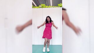 Indian Girl Zainab Basrai Dance