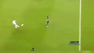 Di organisasi kami, nyentuh bola dua kali = pengkhianatan