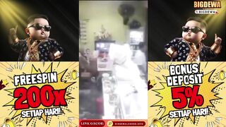 cctv melihatkan supporter persib di bacok saat makan di warung  usai laga persita vs persib.