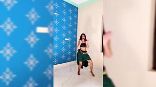 Indian Girl Anushka Gupta Dance