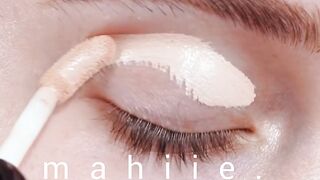 Simple eyes makeup