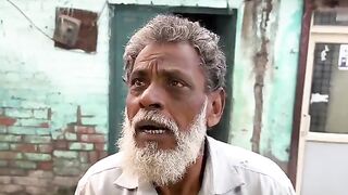 Kisi ko khali haath mat bajao